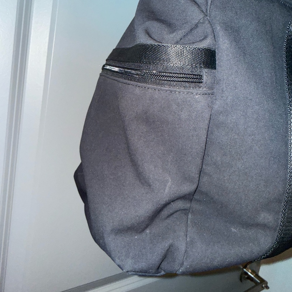lululemon athletica Black Command the Day Duffle Bag 37ml - Picture 5 of 12